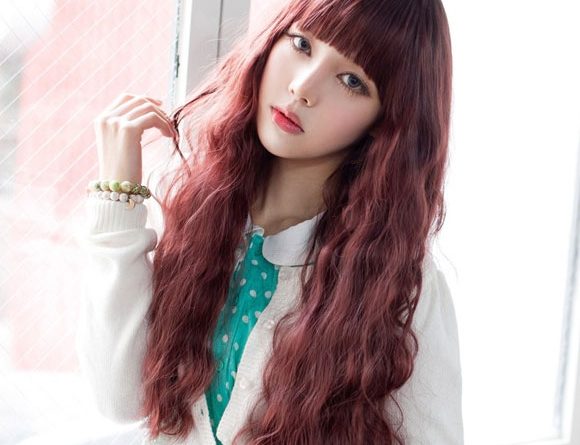 Nhuộm tóc màu đỏ là xu hướng tóc mới nổi bật, mang đến sự nữ tính và quyến rũ cho bạn gái. Hãy xem những kiểu tóc đỏ nhuộm đẹp trên hình ảnh liên quan và lựa chọn cho bộ tóc của bạn phù hợp nhất.